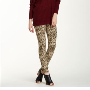 HUE leopard soft twill leggings